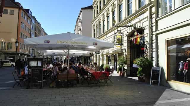 Biergarten im Innenhof