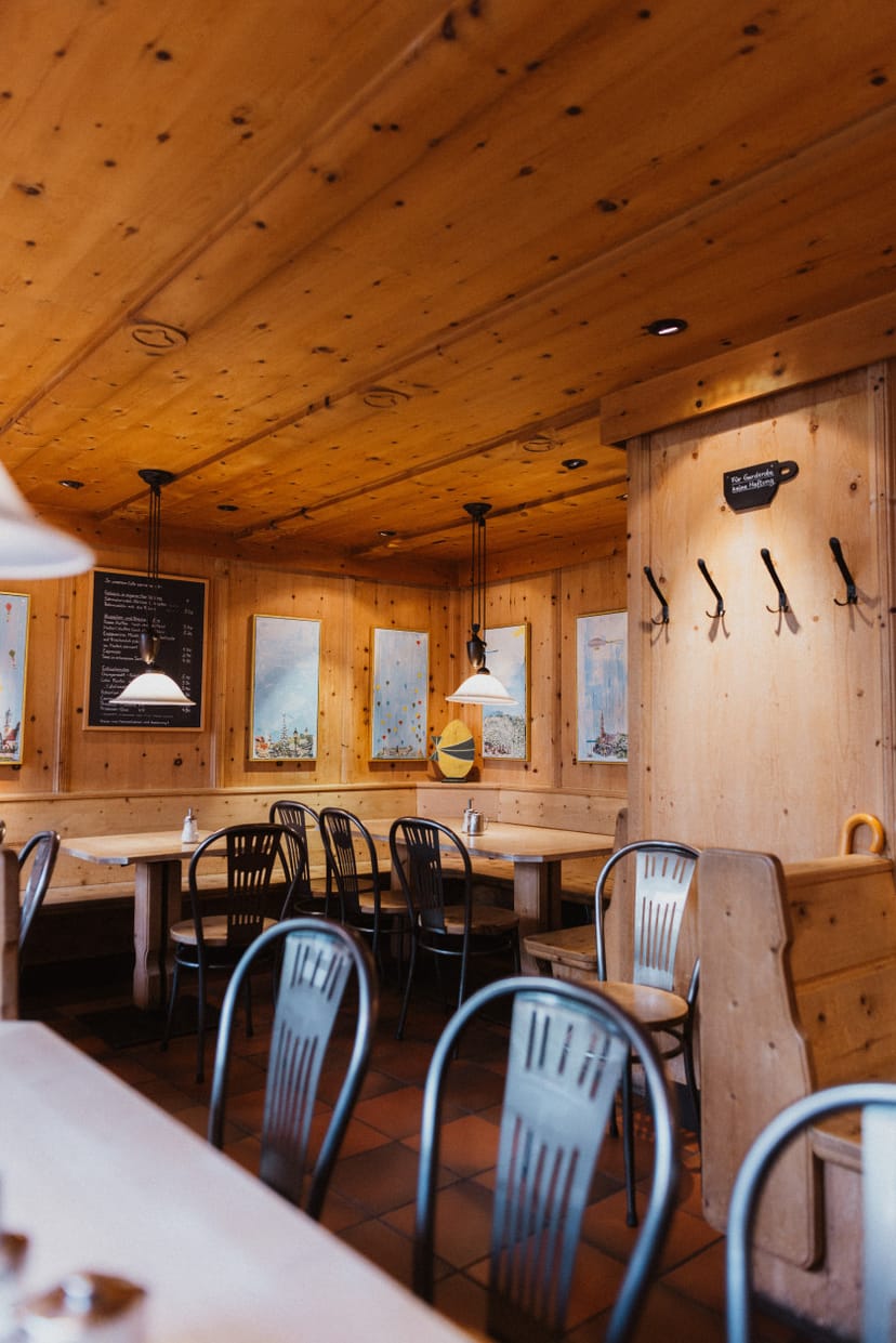Cozy cafe, wood, rustic, group dining, workshop venue