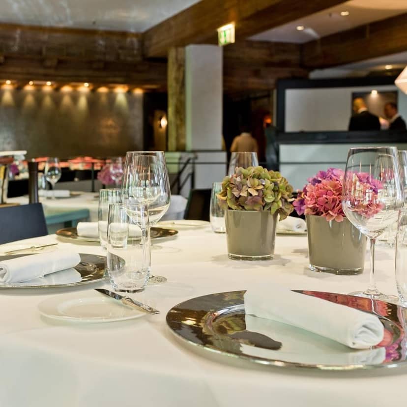 Käfer-Schänke intimate dinner, elegant florals, corporate event, VIP reception