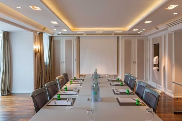 Salon Merkur