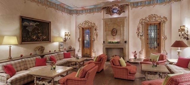 Vinothek VIP event lounge, classic hotel meeting space