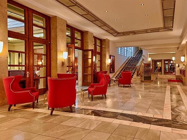 OPERA Restaurant & Lounge