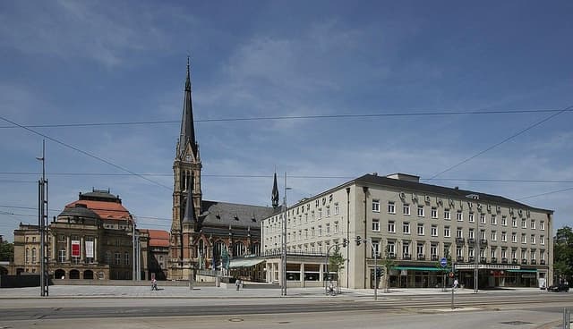 OPERA Restaurant & Lounge