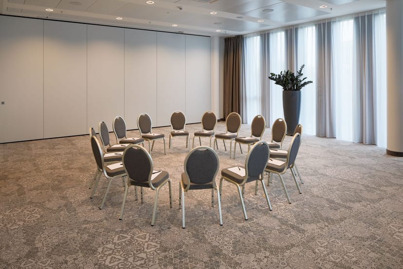 Munich conference room, circular seating, business meeting, workshop event