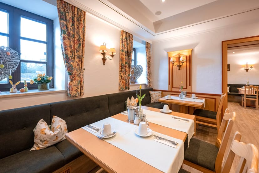 Neuwirt Sauerlach event dining, intimate seating, brunch, rehearsal dinner