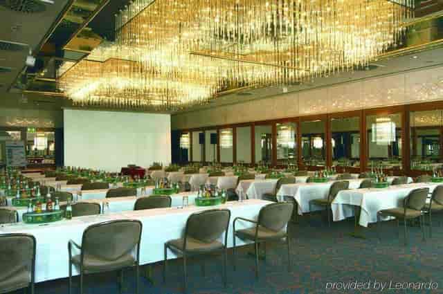 Maritim Hall Munich: Elegant ballroom, conference, banquet.