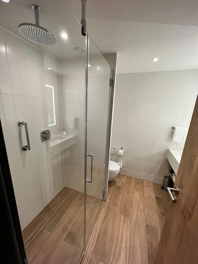Hilton Garden Inn Munich Messe event space, modern meeting room