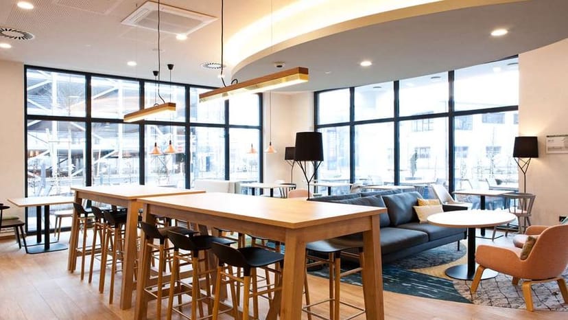 Munich Hilton Garden Inn meeting lounge, casual event, networking.