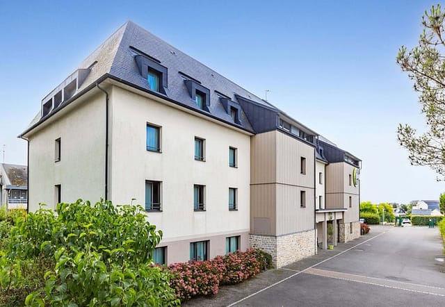 B&B Hotel meeting room, accessible entrance, corporate event, conference venue