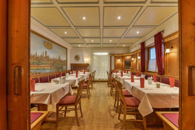 Rustic private dining room, corporate event, banquet