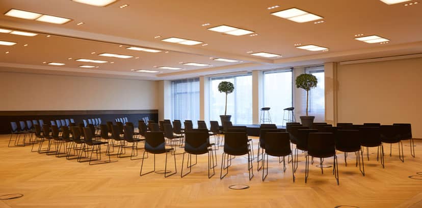 Munich INFINITY conference room, flexible seating, presentation event