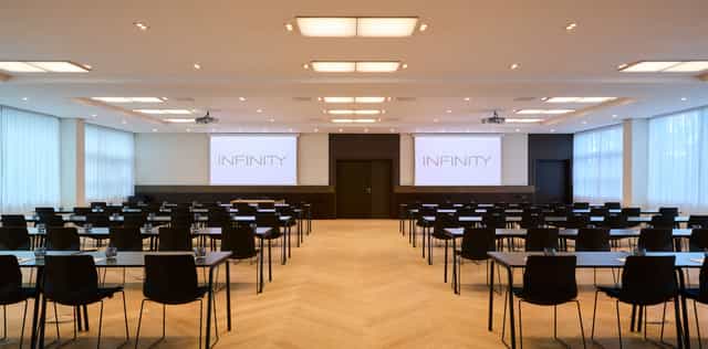 Munich conference room, dual screens, event seminar