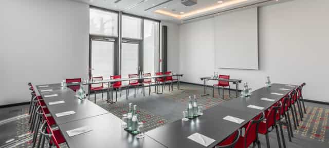Holiday Inn Munich meeting room, U-shaped, corporate event
