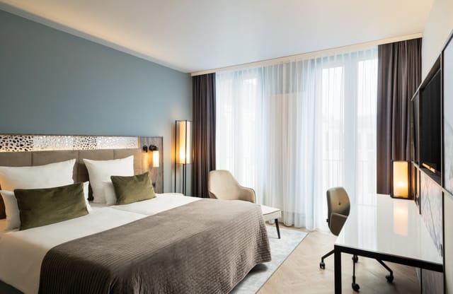 R6 hotel room Munich, VIP event suite, natural light