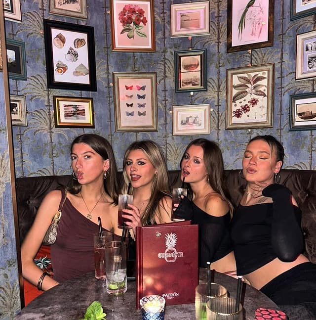 Cocktail bar