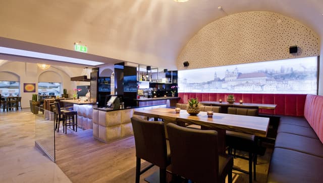 Maders Bar