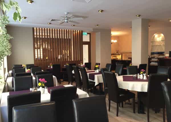 Antares Hotel Munich meeting room, purple accents, corporate event, banquet.