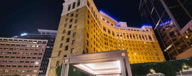Historic hotel Drake Landing, grand entrance, conference venue