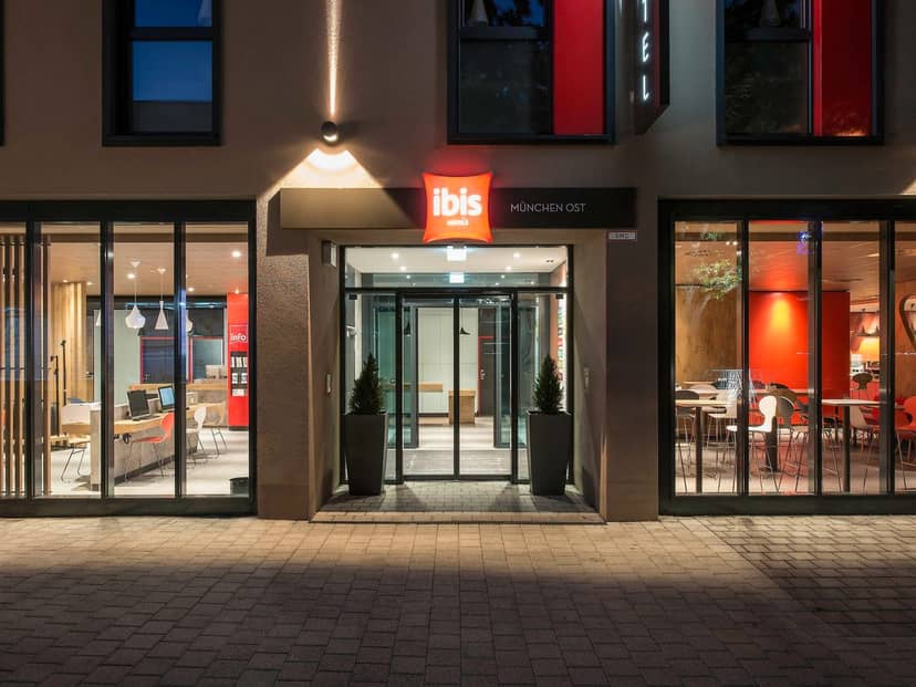 Ibis Munich meeting room, budget conference event