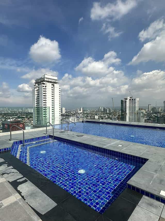 Rooftop pool meeting Manila, upscale reception venue