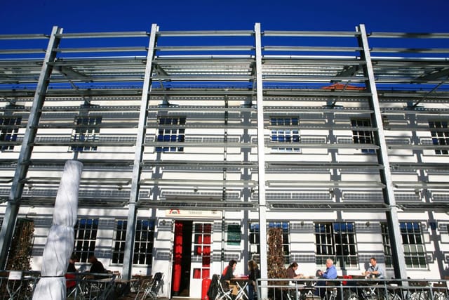 Pasinger Fabrik concert venue, outdoor event, pop-up stage