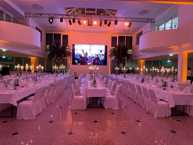 Isarpost ballroom gala wedding elegant seating