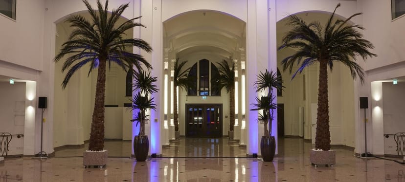 Isarpost event foyer, palm trees, elegant reception
