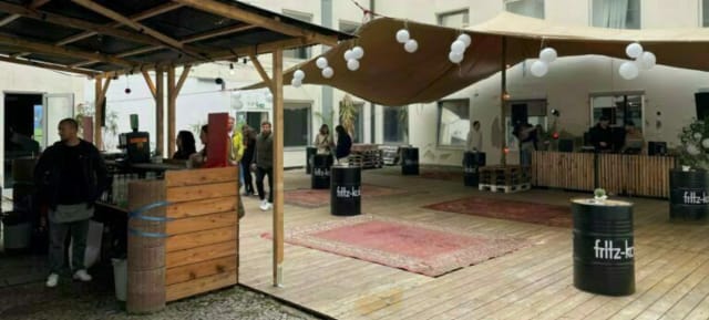 Rustic outdoor event, KUNSTLABOR 2, pallet seating, cocktail reception