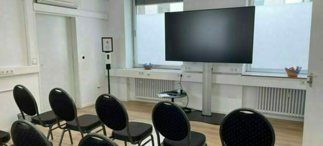 KUNSTLABOR 2 meeting room, monitor, workshop event