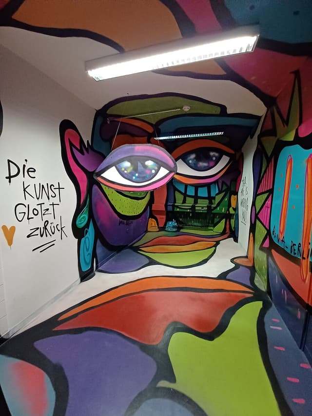 Pop-Up Gallery