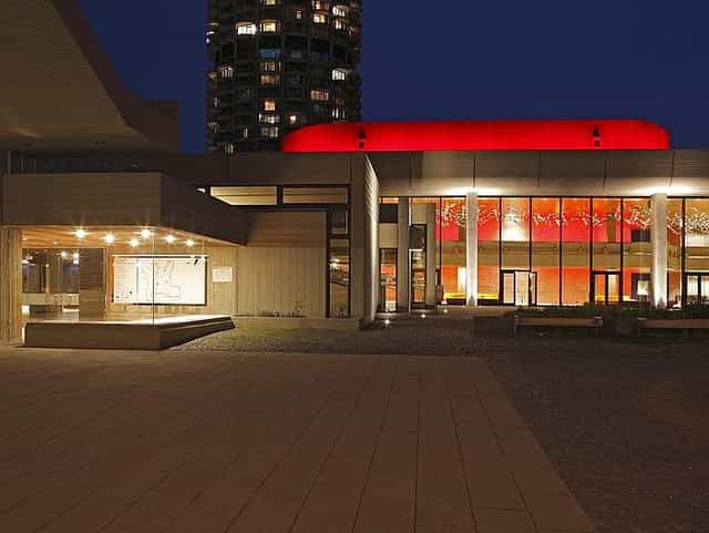 Hall Lech at Kongress am Park Augsburg: modern exterior at twilight for gala and corporate events.