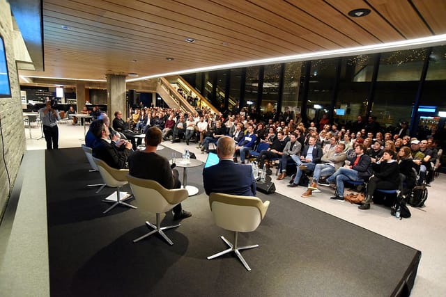 Panel discussion at Klassik Radio Foyer: modern stage setup for professional corporate events.