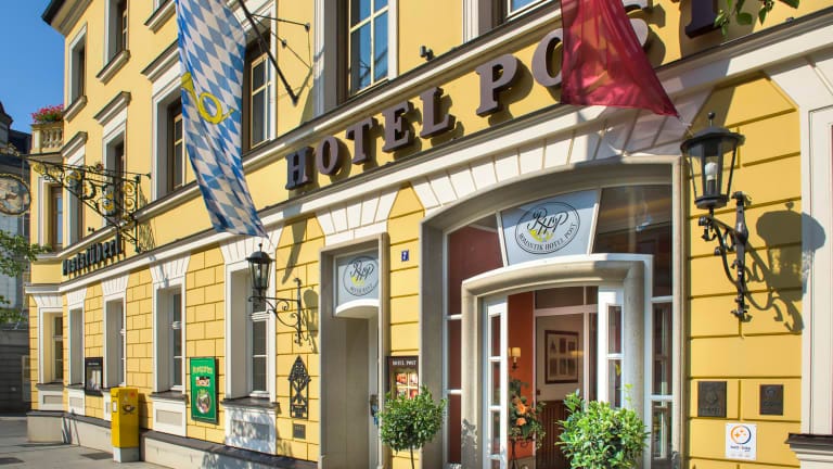 Maximilianstube: Boutique hotel venue for traditional corporate retreats and incentive programs.