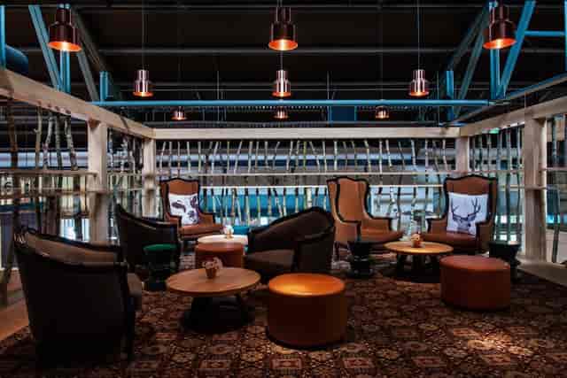 Über Bar mezzanine lounge at Munich Brauhaus for industrial networking events and corporate meetings.