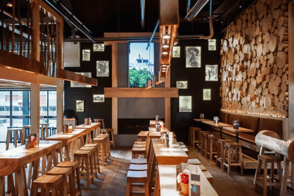 Stammtisch room with rustic communal tables for Munich corporate events and networking dinners.