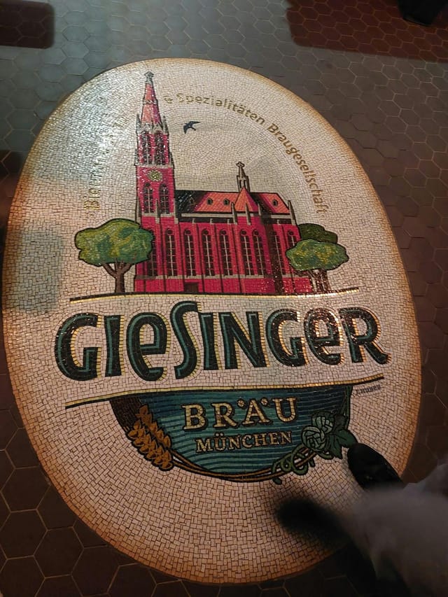 Giesinger Bräu - >Anabell Ariyah</a>