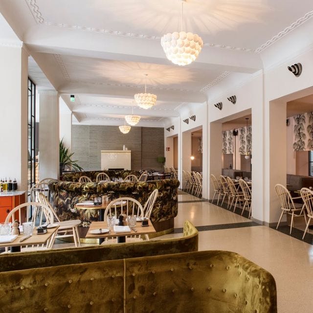 Lounge at Café Reitschule: Elegant restaurant venue for corporate dinners and networking events.