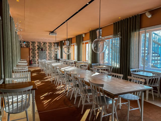 Orangerie at Café Reitschule: bright, long-table event space for workshops and banquets.