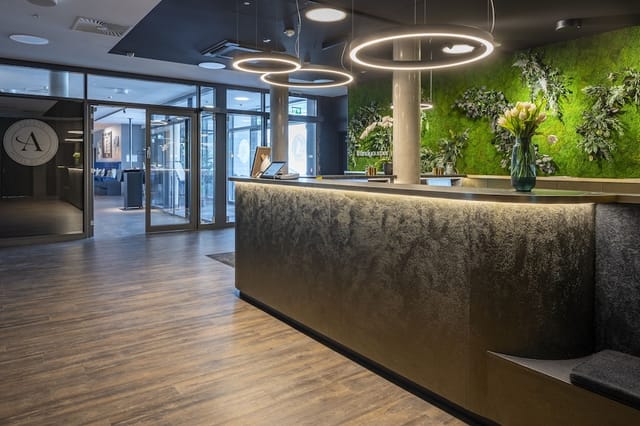 Modern Abasto Hotel Dachau lobby with biophilic design for corporate conference events.