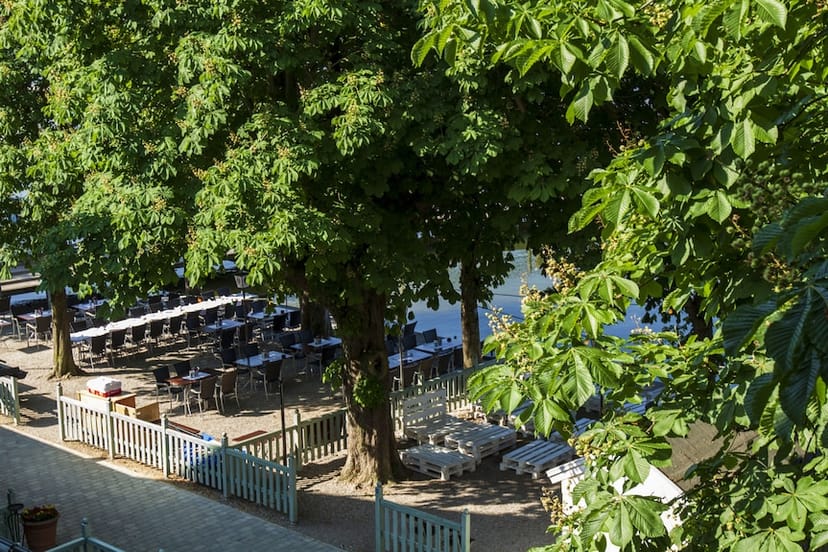 Gartensaal Seehof Ammersee: Waterfront venue for corporate team-building and outdoor events.