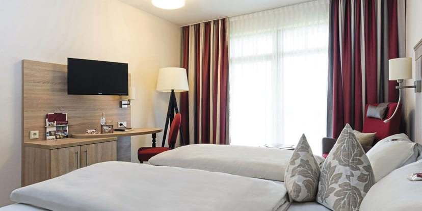 Siggi Sommer twin guest room for budget corporate travel and group bookings at Hotel St. Georg.