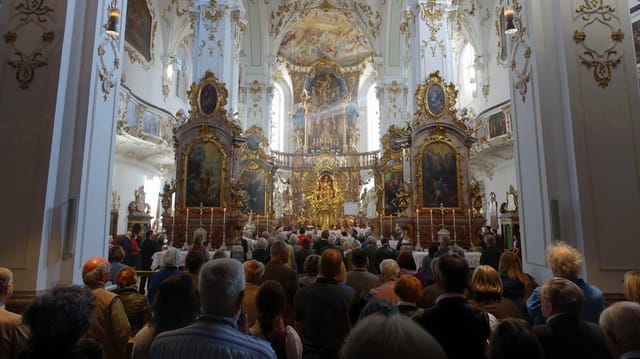 Ornate Nikolaussaal at Kloster Andechs: historic cathedral venue for weddings and corporate events.