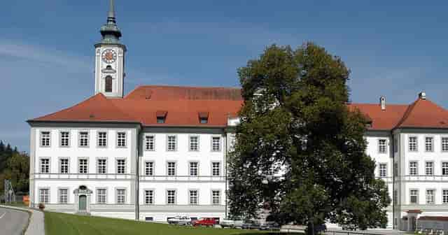 Kloster Schäftlarn historic venue for elegant corporate retreats and weddings.