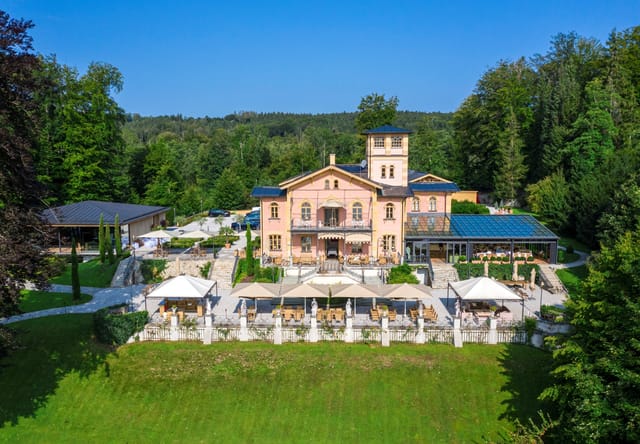 Luxury La Villa venue with outdoor space for corporate retreats and intimate weddings.