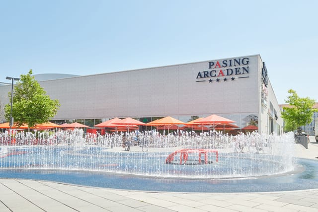 Pasing Arcaden outdoor plaza with water features for brand pop-ups and networking events.