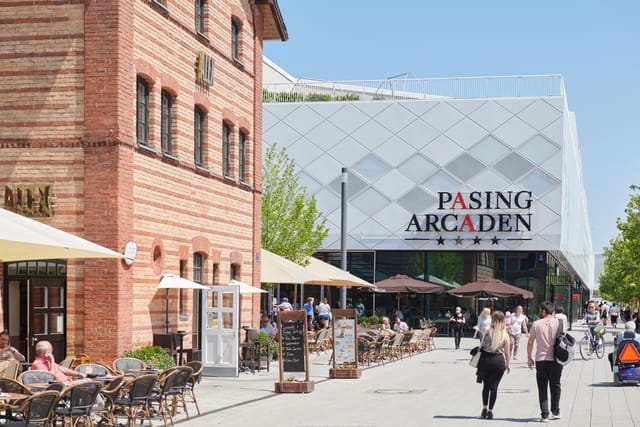 Pasing Arcaden urban plaza: outdoor pop-up event space and networking hub for retail activation.