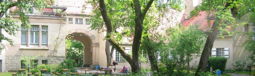Seidlvilla courtyard venue for intimate outdoor receptions and event hire.