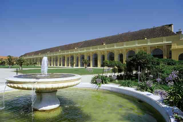 Orangery Garden Foyer at Schönbrunn Palace with fountain for luxury galas and corporate events.