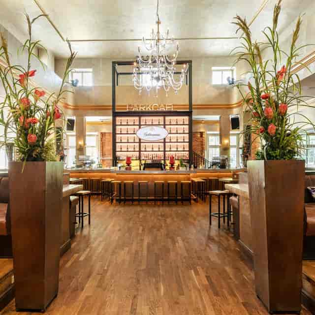 König Ludwig Park Cafe bar with chandeliers for corporate networking and cocktail events.