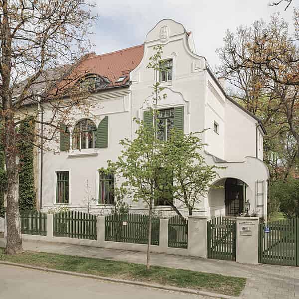 Von Parish Kostümbibliothek